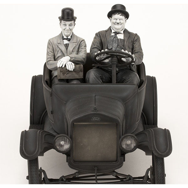 INFINITE STATUE LAUREL & HARDY ON FORD MODEL T 1:12 SCALE