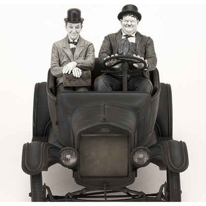 INFINITE STATUE LAUREL & HARDY ON FORD MODEL T 1:12 SCALE