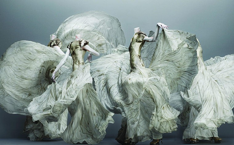 ALEXANDER MCQUEEN: SAVAGE BEAUTY - METROPOLITAN MUSEUM OF ART Miglior Prezzo